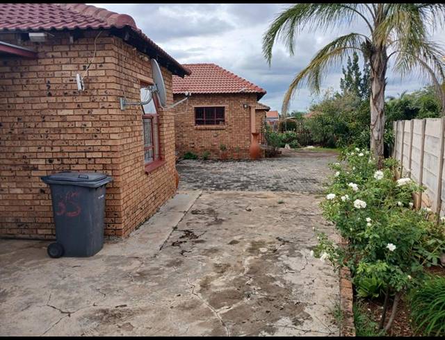 3 BEDROOM HOUSE FOR SALE IN KARENPARK